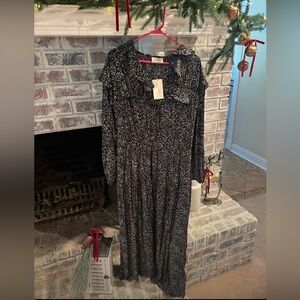 Universal Thread Black and White Long Sleeve Dress